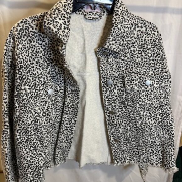 Pink Lily Leopard Print Cropped Denim Jacket – Size S (Fits Like M/L) - Picture 1 of 3